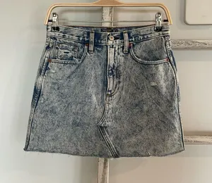 Abercrombie & Fitch Natural Rise Denim Mini Skirt Size 26 Light Wash EUC thumbnail 1