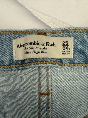 Abercrombie & Fitch 90s Straight Ultra High Rise Light Wash Jeans Size 25 / OX S thumbnail 4