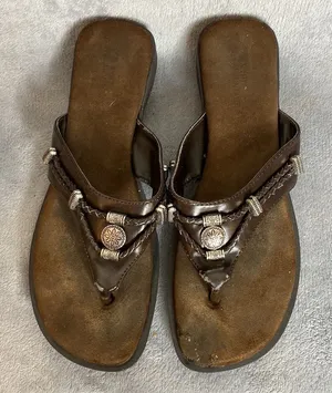 Women’s White Mountain Brown Cezar Silver Medallion Slip-on Sandal Shoes 9 thumbnail 1