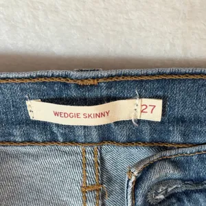 Levi's wedgie Skinny Jeans size 27 thumbnail 2