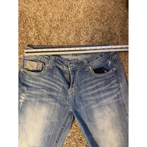 Miss Me JW5824P Cuffed Capri Jeans Light Wash Distressed Blue Denim Size 33 thumbnail 11