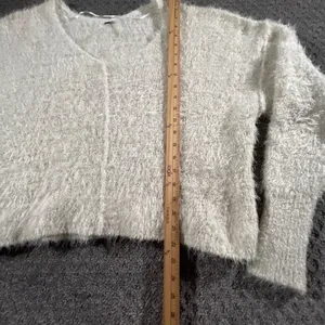 Free People Sweater XS Ivory Eyelash Knit Fuzzy Cropped v Neck Sweater Relaxed thumbnail 10