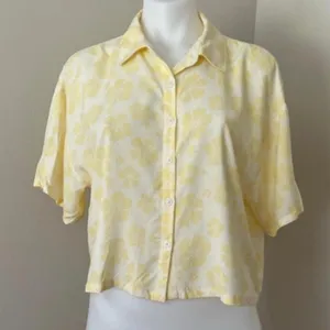 Forever 21 Hawaiian Hibiscus Cropped Button Down Shirt, Medium thumbnail 1