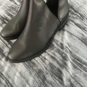 Black half ankle boots thumbnail 1