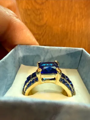 Vintage Gold-Tone Ring with Royal Blue Gemstone Accents Size 7.5 thumbnail 5