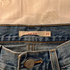 Levi’s Mom Jeans thumbnail 4