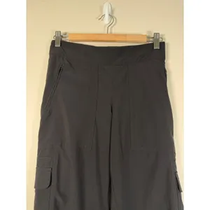 Athleta Headlands Hybrid Cargo II Pants Black High Rise Hiking Trousers Size 4 thumbnail 3