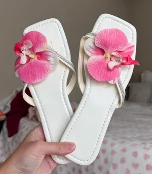 Source Unknown Brand new white flip flop sandals with a hot pink floral appliqué thumbnail 1