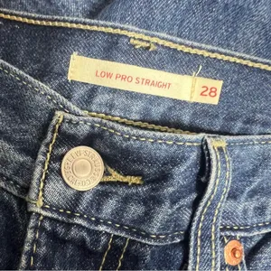 Levi’s low pro straight jeans‎ ripped knee Sz 28 thumbnail 6