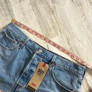 Levi’s 501 hi- rise shorts size 33. NWT thumbnail 7