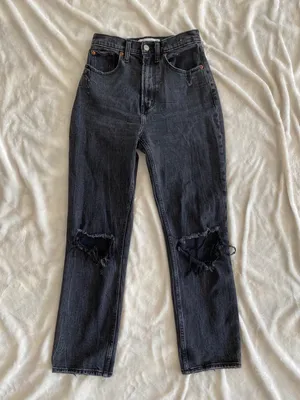 Abercrombie Ankle Straight Ultra High Rise Black Jeans thumbnail 1