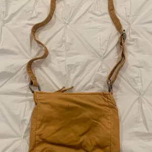 Bueno Women’s Cross Over Body Bag thumbnail 3