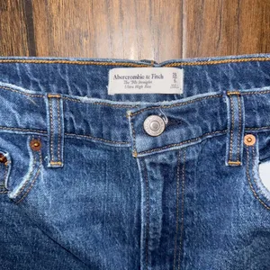 Abercrombie Fitch Ultra High‎ thumbnail 2