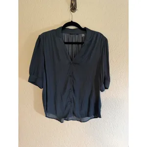 T Tahari Blouse Deep Slate Blue L Womens Silky Short Sleeve V-Neck NEW Office thumbnail 11