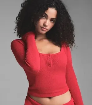 Skims Waffle Long Sleeve Henley Cranberry Size 2X thumbnail 1