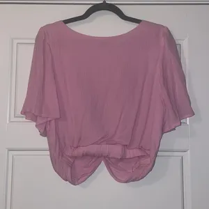 Abercrombie & Fitch pink crop top thumbnail 9