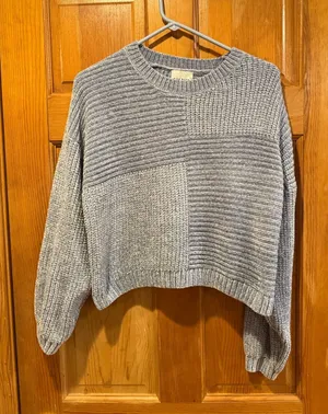 NWT pink Rose blue crop sweater size small. thumbnail 1