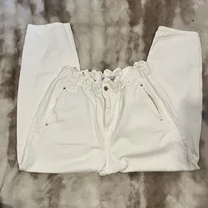 Zara Women's Size 10 White Baggy Fit Paperbag Ankle Jeans See Pics For Wear thumbnail 2