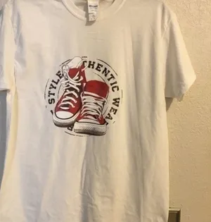COPY - Gildan T shirt M with graphic print thumbnail 9