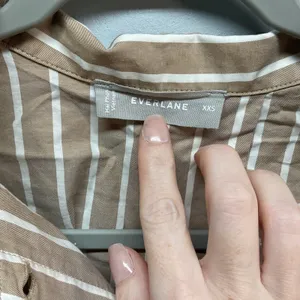 Everlane Striped Button Down Shirt Top‎ XXS Beige White Casual Cropped thumbnail 4