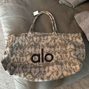 ALO Yoga Gray Women's Tote Bag thumbnail 1