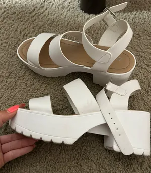 White Platform Sandals Size 8.5 thumbnail 2