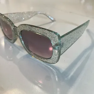 American Eagle AE Aerie Getaway Clear Glitter Frame Sunglasses thumbnail 3