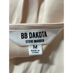 BB Dakota Steve Madden Cream Half Sleeve V Neck Button Front Blouse Top Size M thumbnail 3