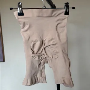 SKIMS Seamless Sculpt Mid Thigh Short compression nude sand shape wear NWOT Sz L thumbnail 6