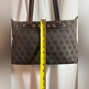 Vintage Dooney & Bourke Signature DB Purse Large Tassel Tote Y2K Brown GUC!‎ thumbnail 9