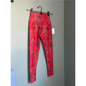New Beyond Yoga Papai Chai Paprika Paisley Softmark High Waisted Legging Size XS thumbnail 5