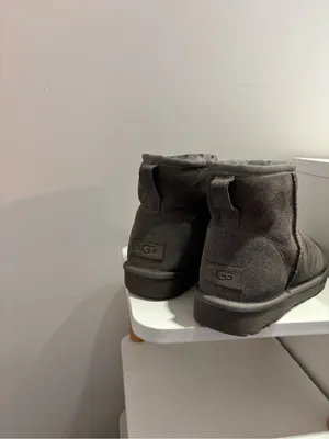 UGG Women’s classic mini boot thumbnail 2