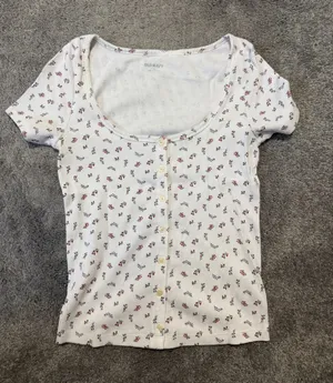 Old Navy Floral Henley Tee thumbnail 1