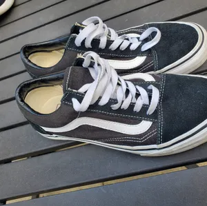Vans old skool state shoes size 7.5 women's in black and white thumbnail 2