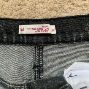SO High Rise Distressed Stretch Black Mom Shorts Size 28 thumbnail 4