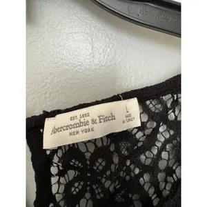 Abercrombie‎ & Fitch black lacy Blouse size L thumbnail 3