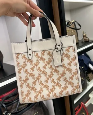 COACH CD750 Field Tote 22 In Signature Canvas With Horse And Carriage Print thumbnail 1