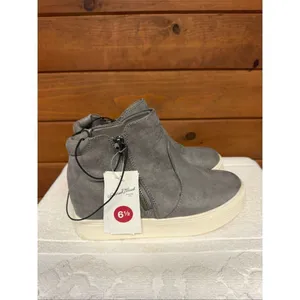 Universal Thread Gray Faux Suede Booties Sz 6.5 NWT thumbnail 2