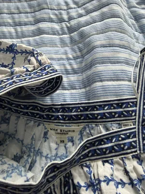 Blue floral top Size XS thumbnail 2
