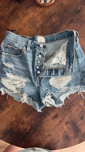 Levi’s 701 Shorts thumbnail 3
