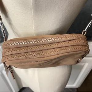 NWT 3-in-1 Crossbody, Belt & Wristlet‎ Bag thumbnail 8
