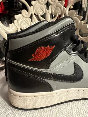 Nike Jordan Air Jordan 1 Mid Shadow Black and Gray thumbnail 5
