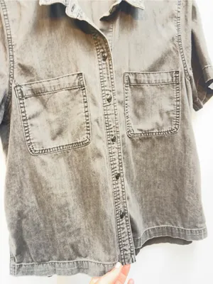Madewell Denim Short-Sleeve Button-Up Shirt in Lunar Wash Size Medium thumbnail 9