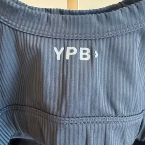 Abercrombie YPB StudioRIB Sports Bra Black Medium thumbnail 4