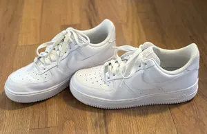 Women’s Nike Air Force 1 Sneakers White thumbnail 1