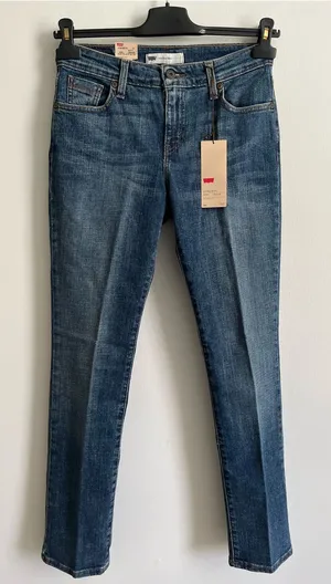 BNWT dark wash Women’s Levi’s mid rise jeans size 6 M/28 thumbnail 1