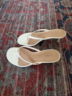 white mini kitten heel Size 7.5 thumbnail 4