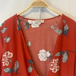 Loft Red Floral Tie Short Sleeves Waist Crossover V-Neck Blouse Top Medium thumbnail 4