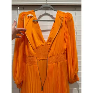 Alice + Olivia Pleated Maxi Dress Womens 8 Orange V-Neck Smocked Waist Delora thumbnail 4