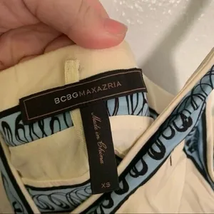 BCBGMAXAZRIA Women's Size XS Halter Sun Dress‎ Cream Blue Floral Surplice Neck thumbnail 10